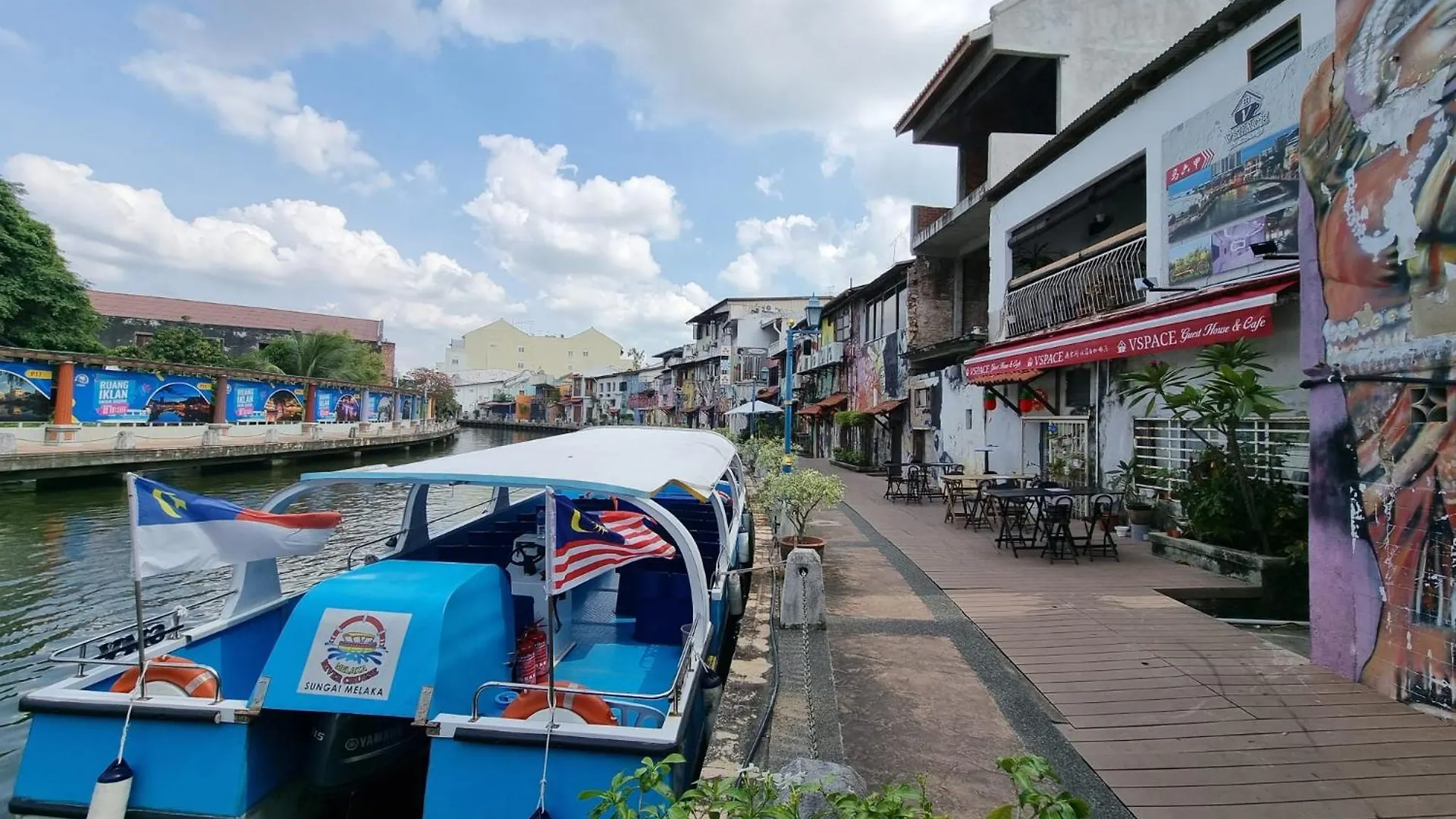 Hotel Vspace Guesthouse Capsule & Cafe Malacca
