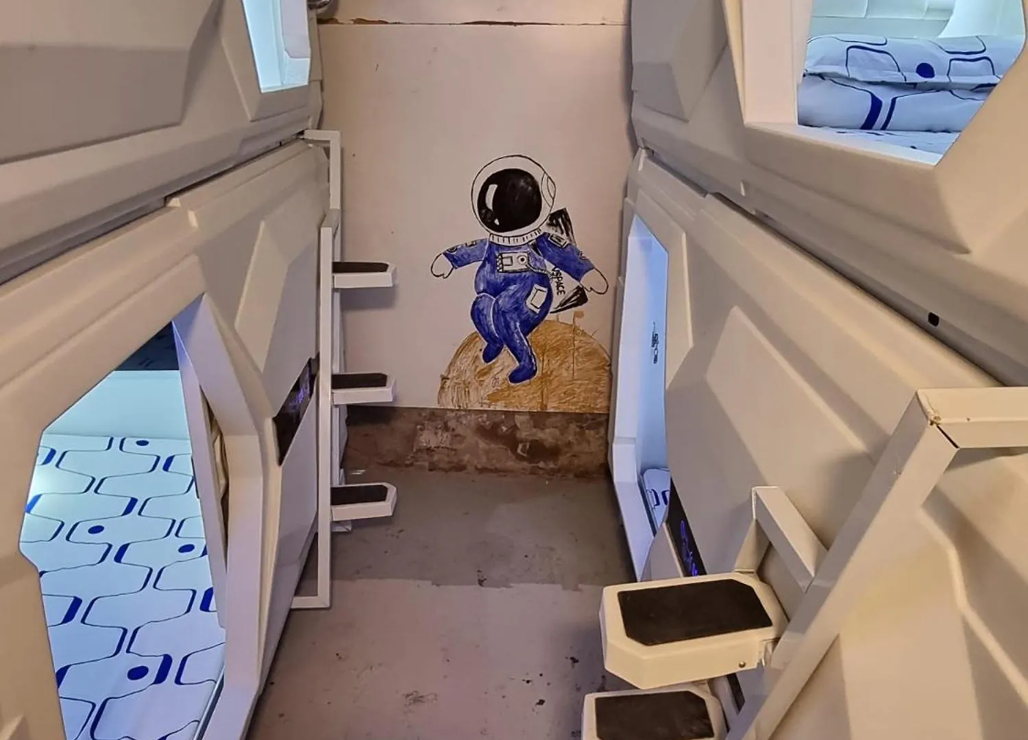 Vspace Guesthouse Capsule & Cafe Malacca